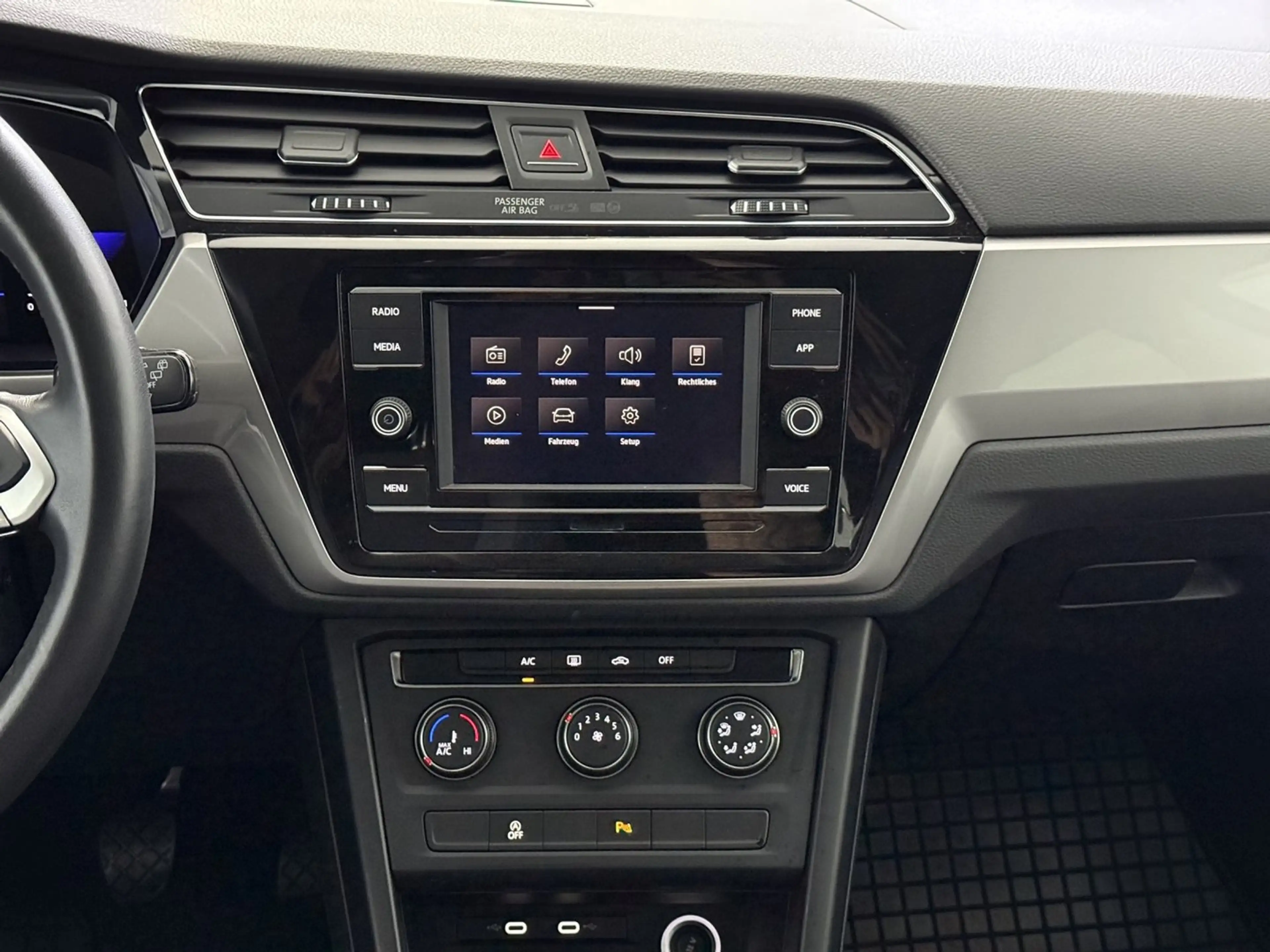 Volkswagen Touran TDI — photo 11