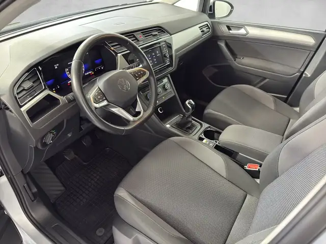 Volkswagen Touran view 6