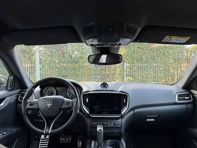 Maserati Ghibli view 30