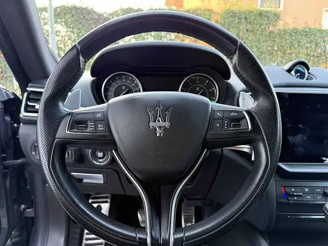 Maserati Ghibli view 12
