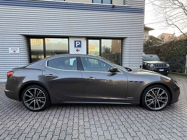 Maserati Ghibli view 4