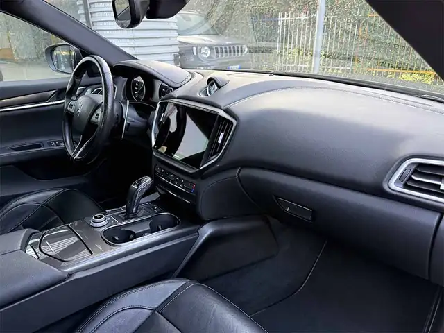 Maserati Ghibli view 28