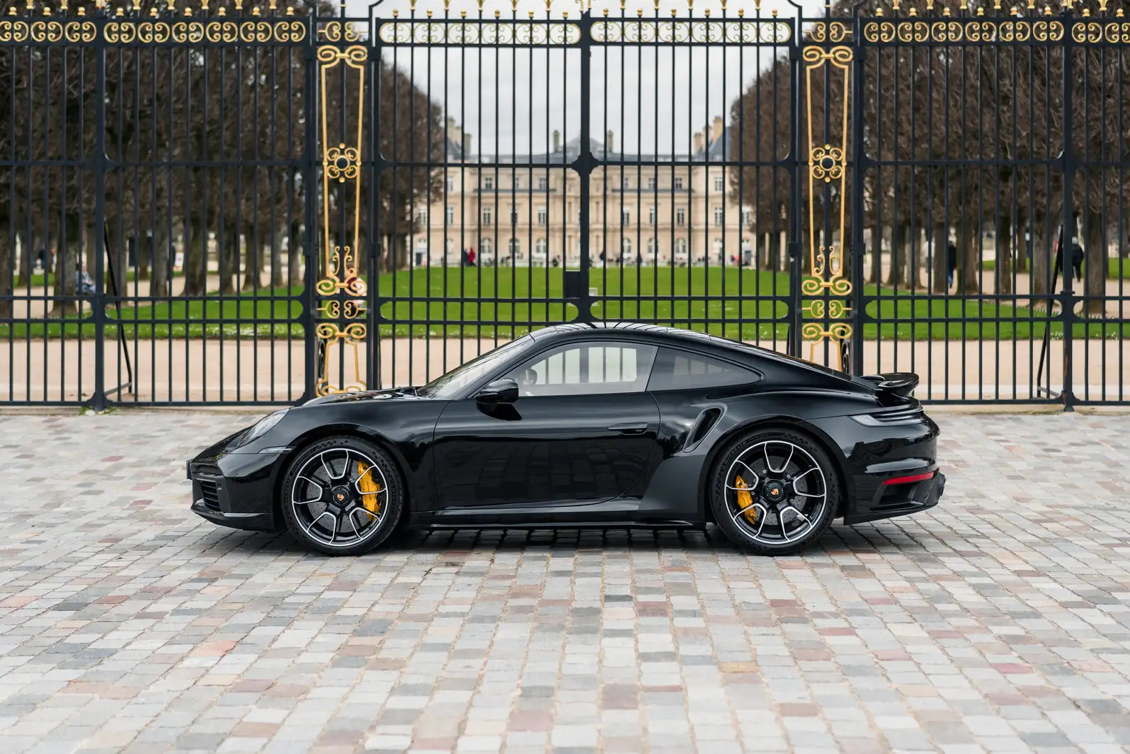 Porsche 992 Turbo S - Exclusive Design wheels, 14 990 kms Zwart - 2