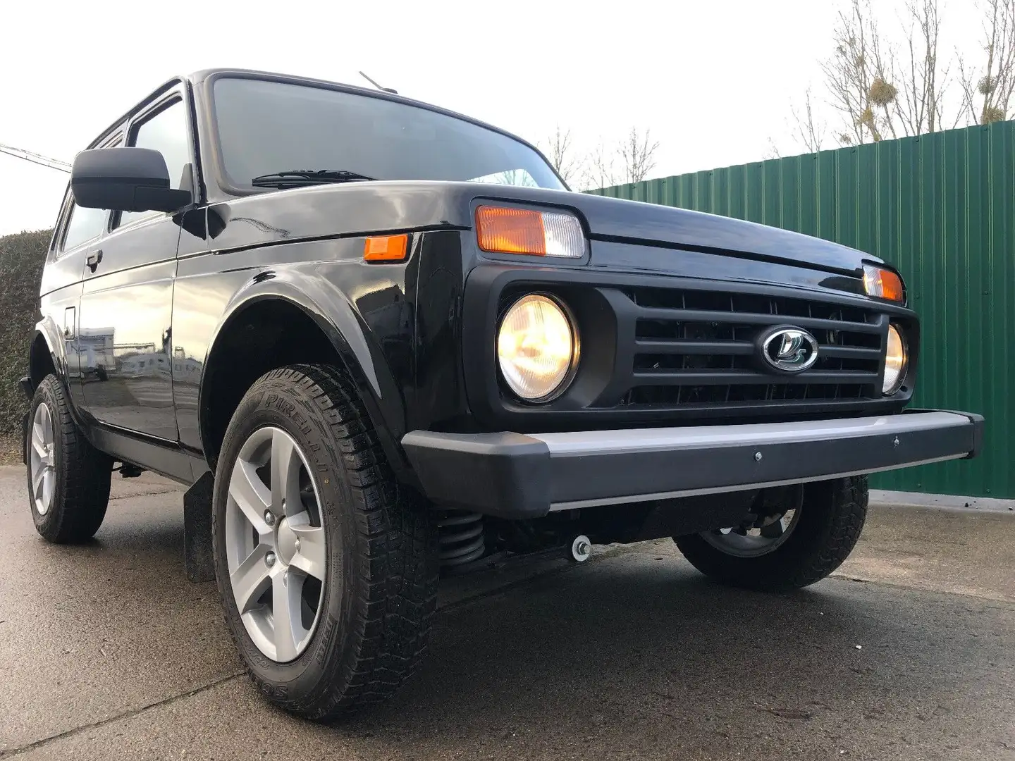 Lada Niva LEGEND "PREMIUM PLUS"! KLIMA! SITZHEIZ.! Černá - 1