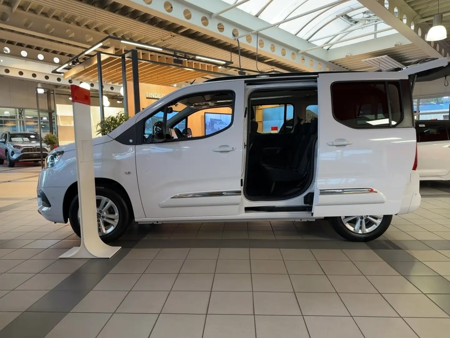 Toyota Proace City Verso 1,2-l-Turbo 81 kW (110 PS) L1 bijela - 2