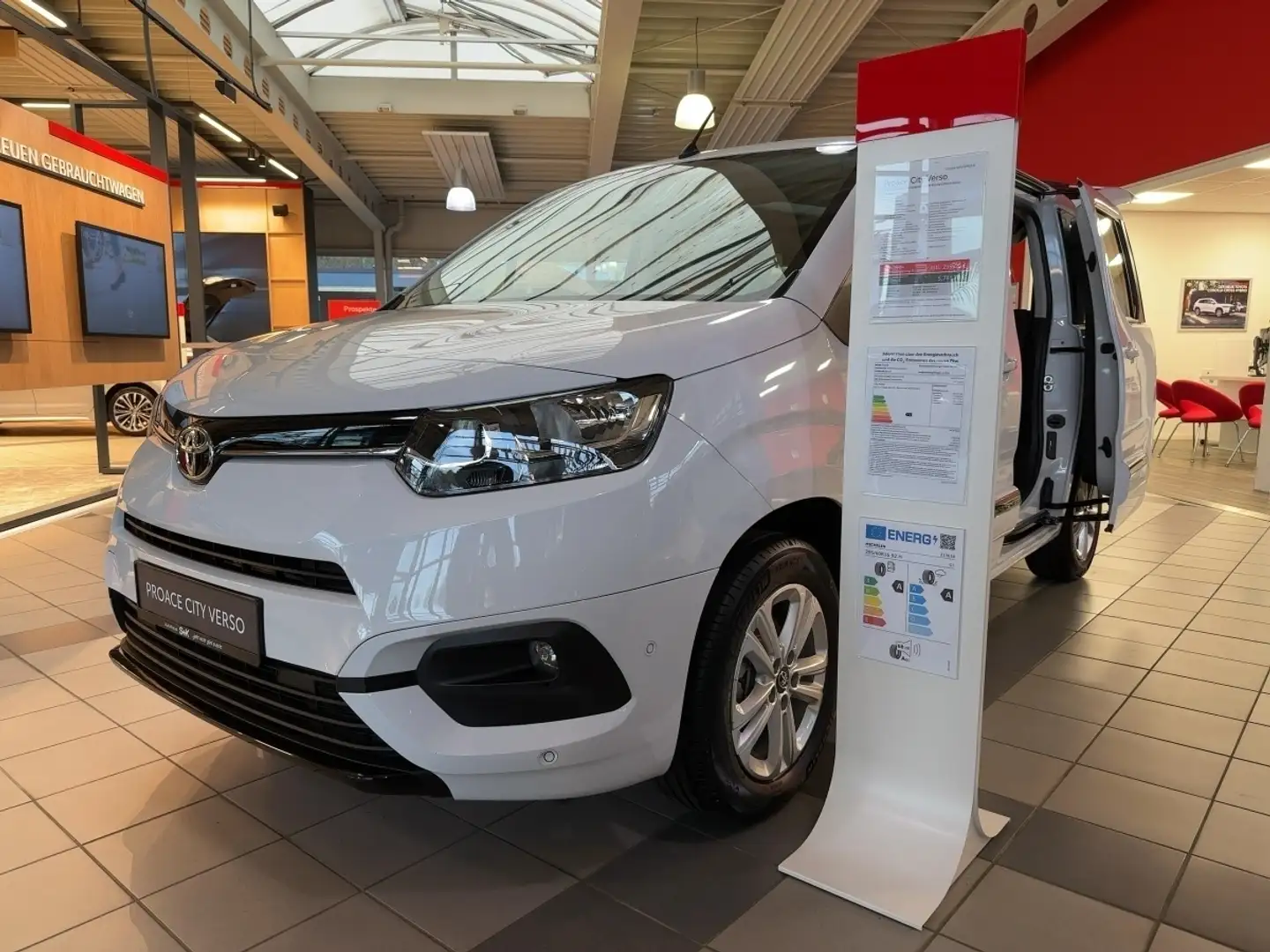 Toyota Proace City Verso 1,2-l-Turbo 81 kW (110 PS) L1 bijela - 1