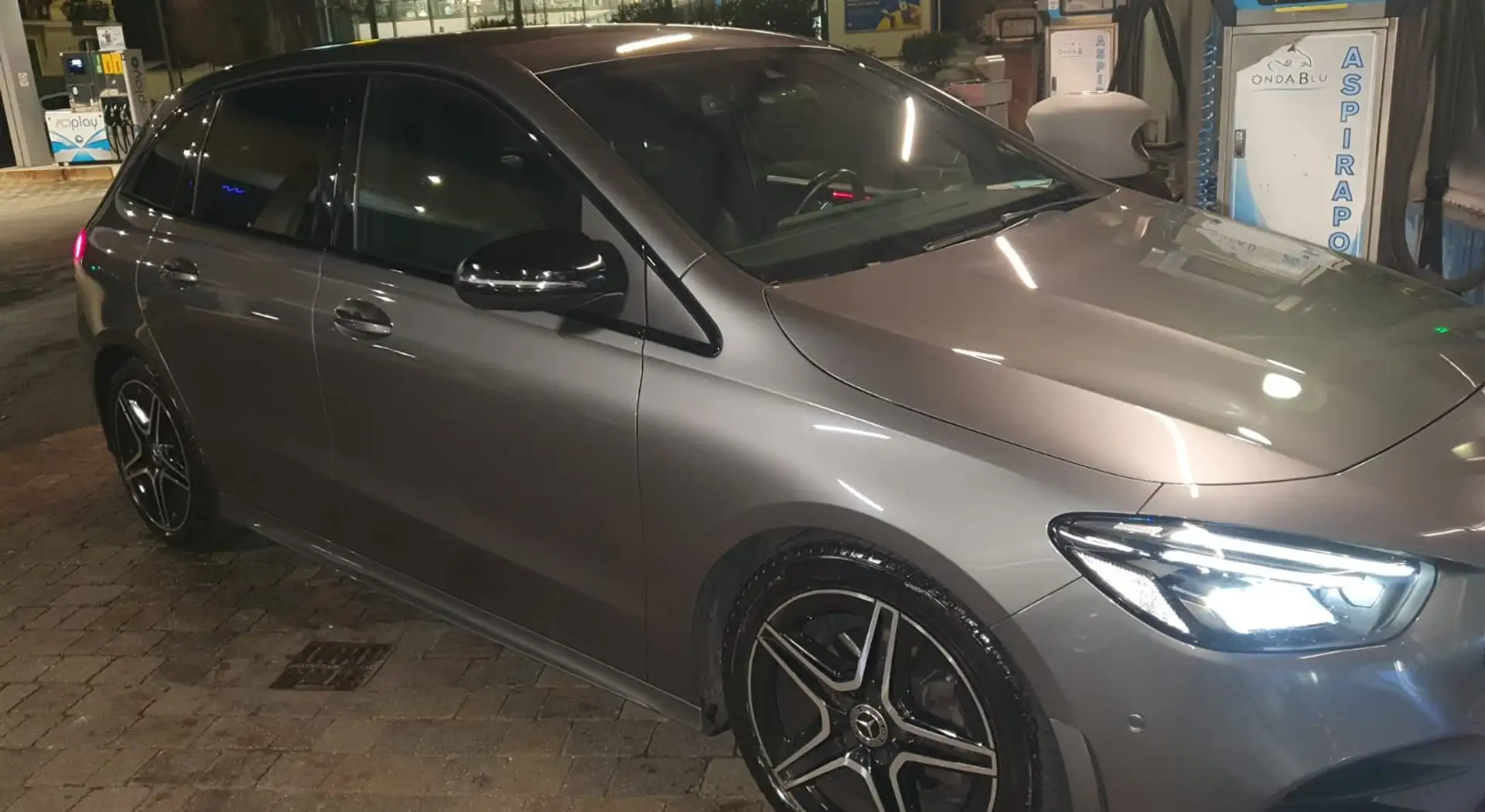 Mercedes-Benz B 180 PREMIUM AMG Gris - 1