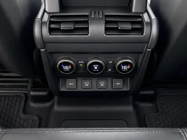Land Rover Defender view 15