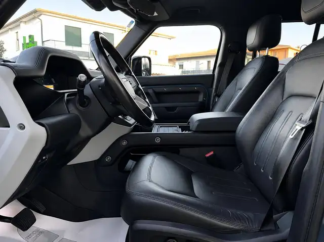 Land Rover Defender view 9