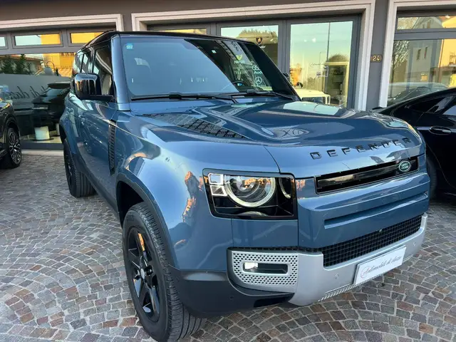Land Rover Defender view 5