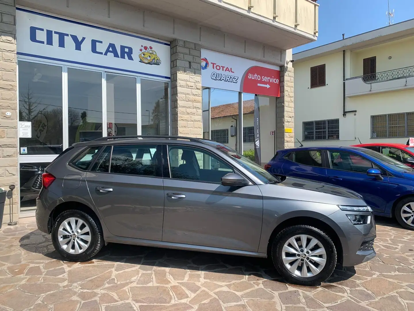 Skoda Kamiq Kamiq 1.0 tsi Ambition 110cv Gris - 2