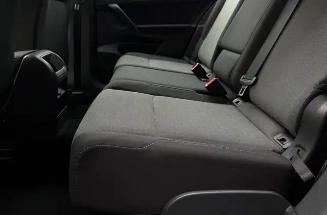 Volkswagen Golf Sportsvan view 8