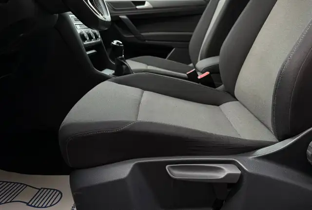 Volkswagen Golf Sportsvan view 6