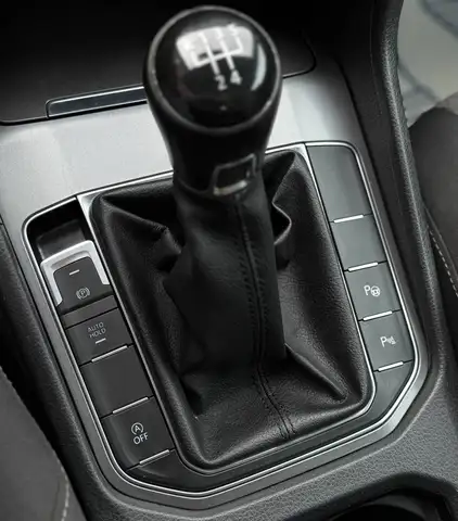 Volkswagen Golf Sportsvan view 9
