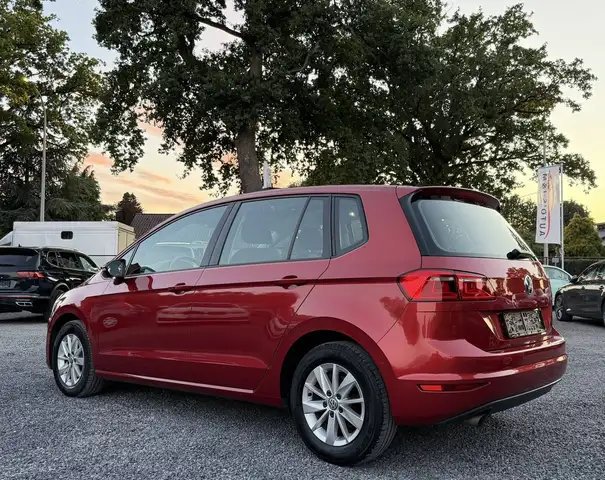Volkswagen Golf Sportsvan view 2