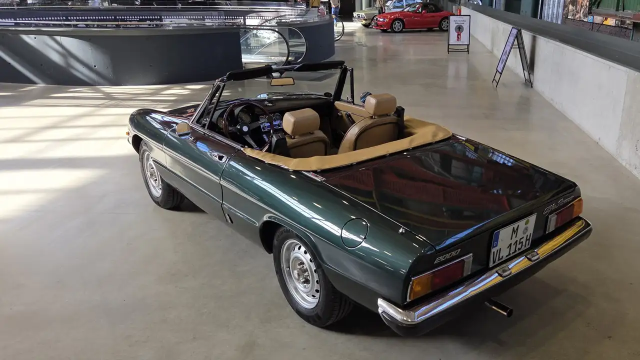 Alfa Romeo Spider Veloce 2000 (S2 "Coda Tronca"), foto 4