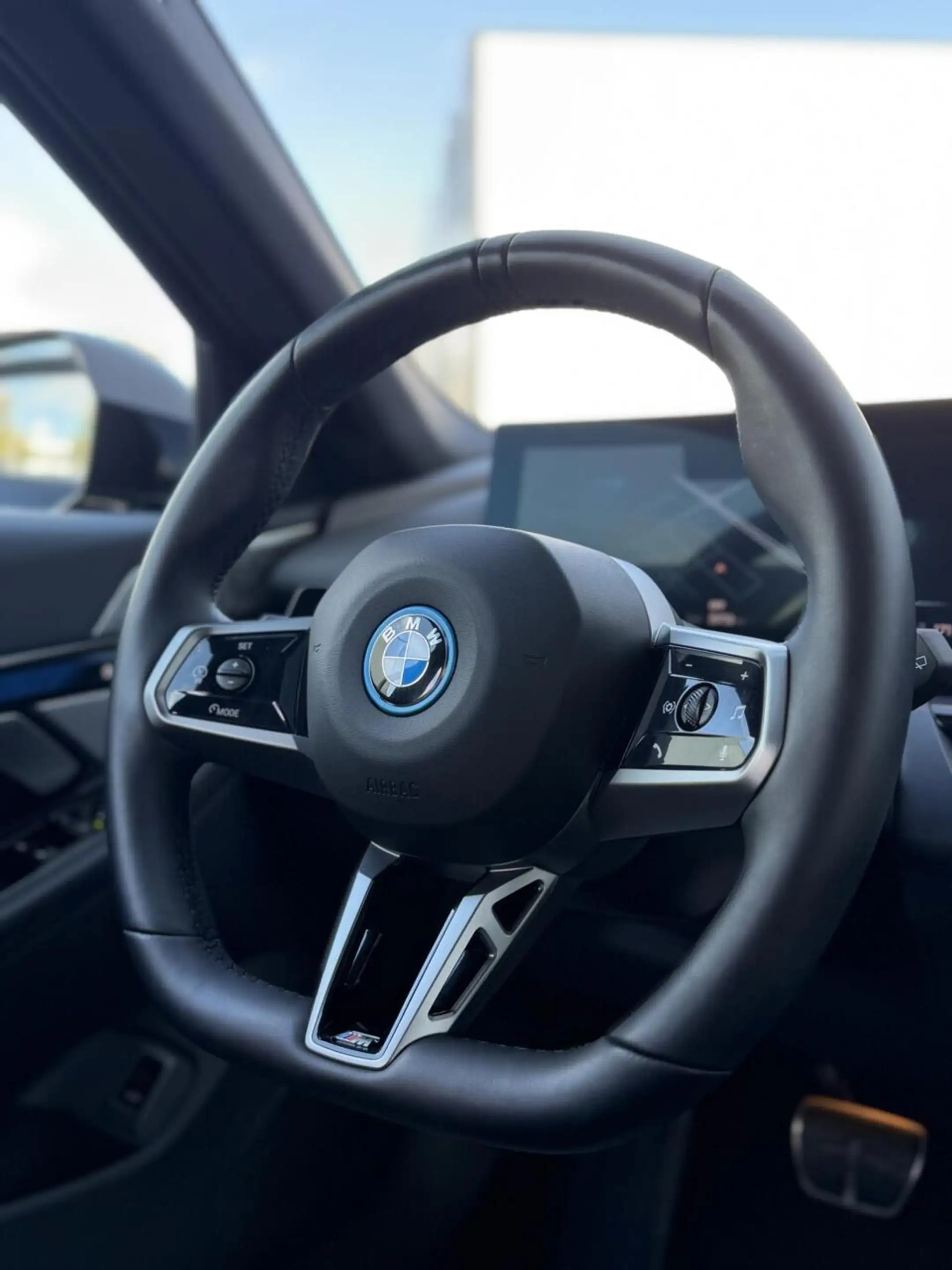 BMW i5 Touring eDrive40 M Sport Edition 84 kWh — photo 15