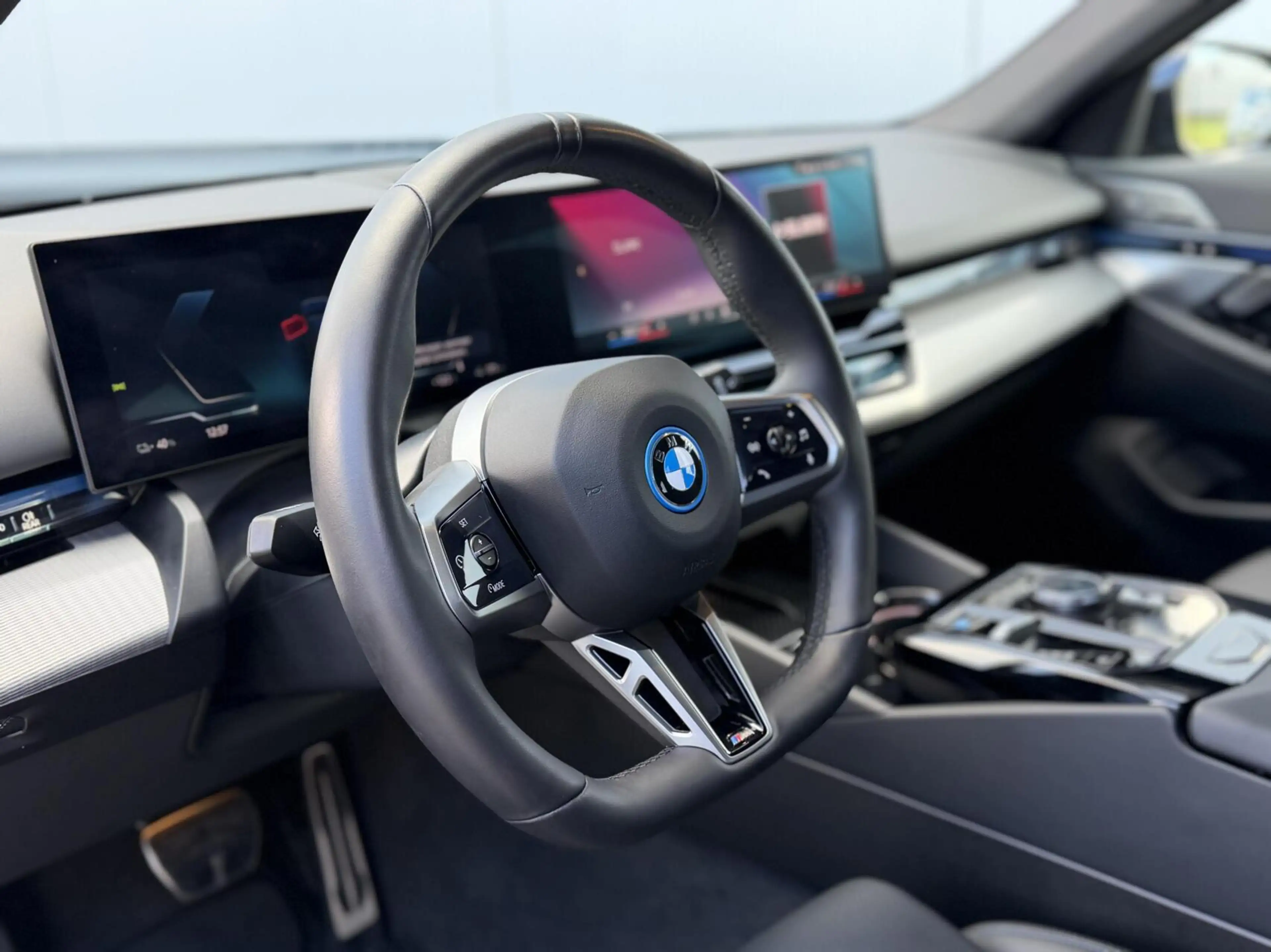 BMW i5 Touring eDrive40 M Sport Edition 84 kWh — photo 7