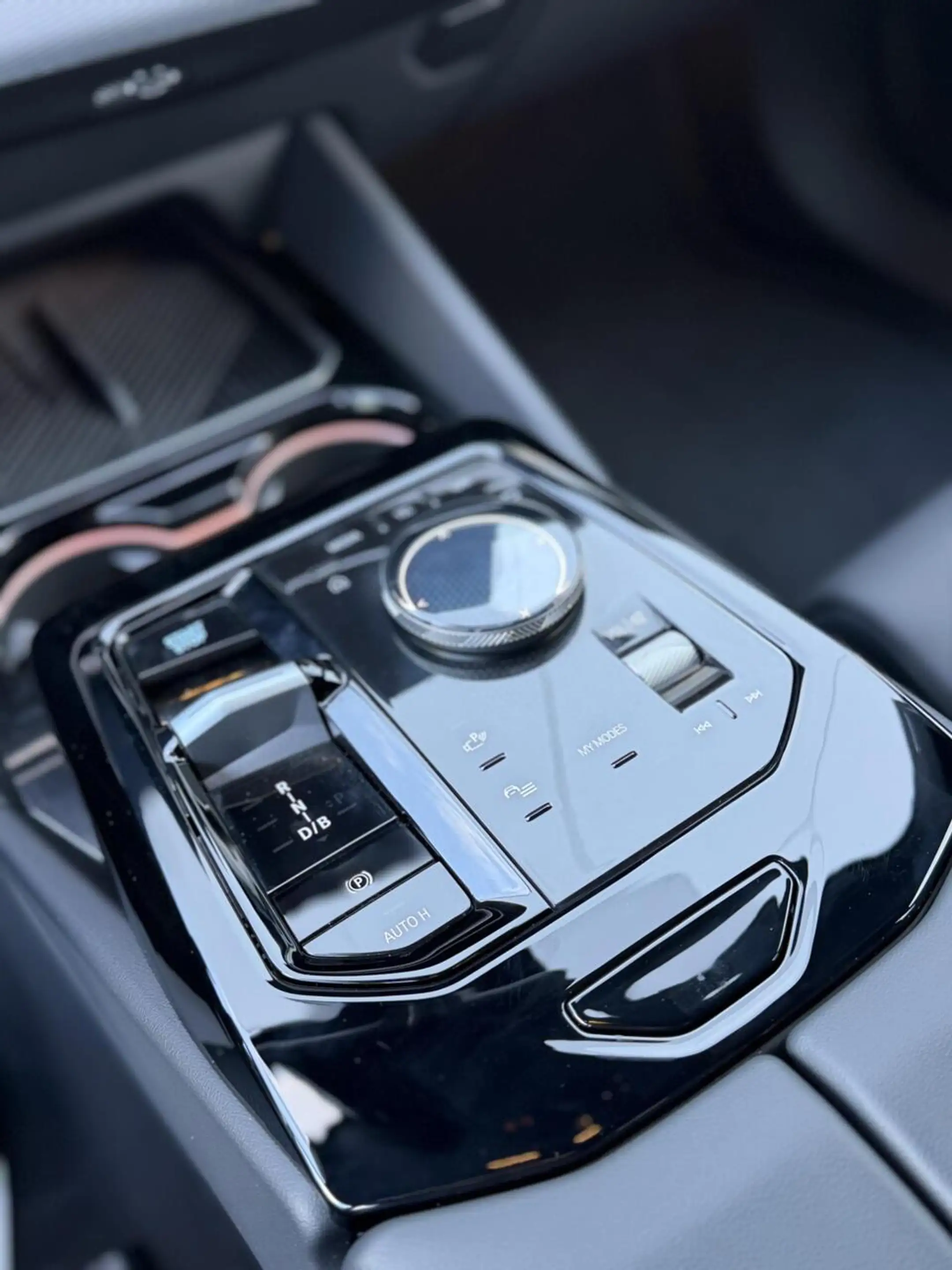 BMW i5 Touring eDrive40 M Sport Edition 84 kWh — photo 16