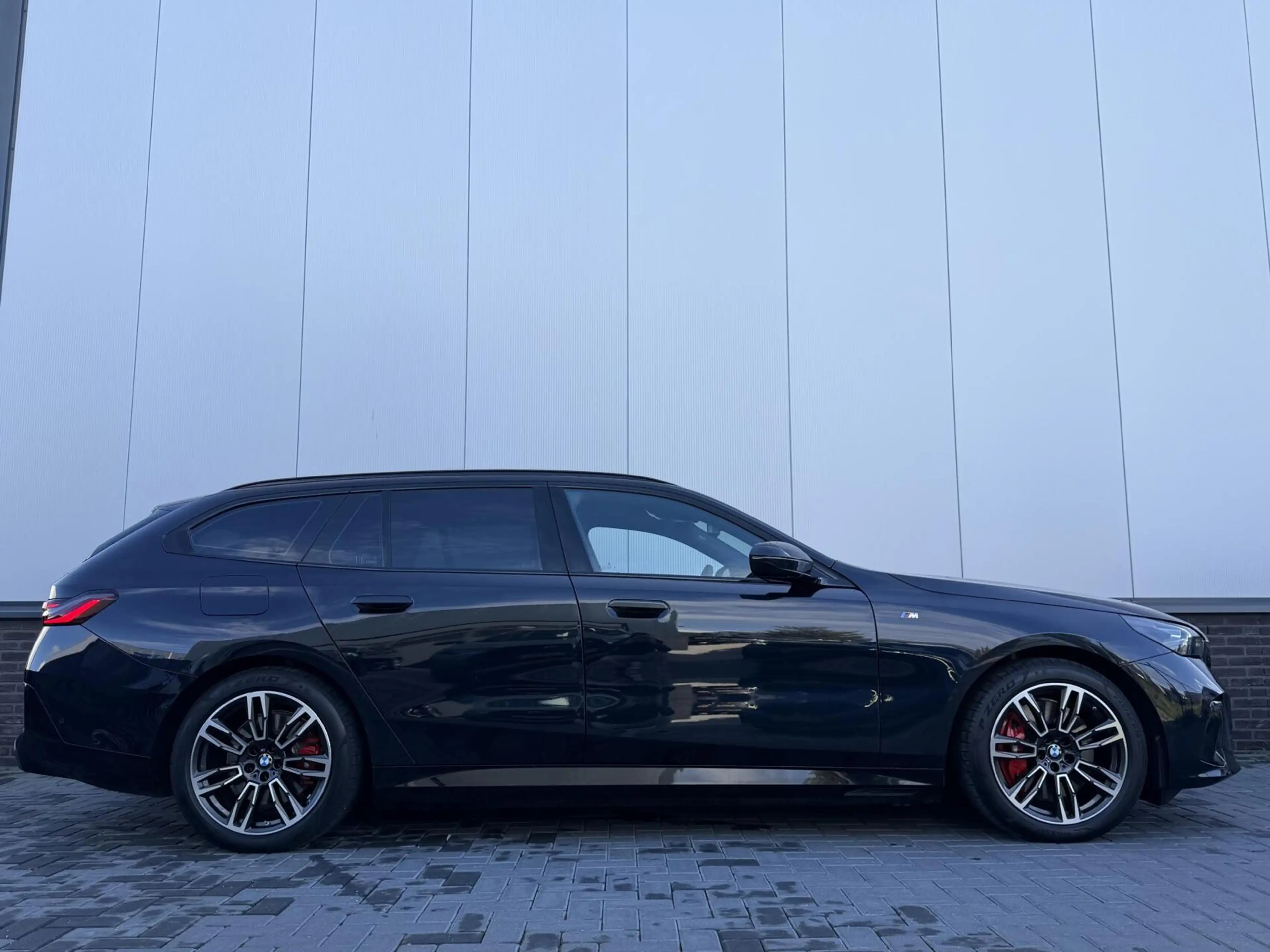 BMW i5 Touring eDrive40 M Sport Edition 84 kWh — photo 3