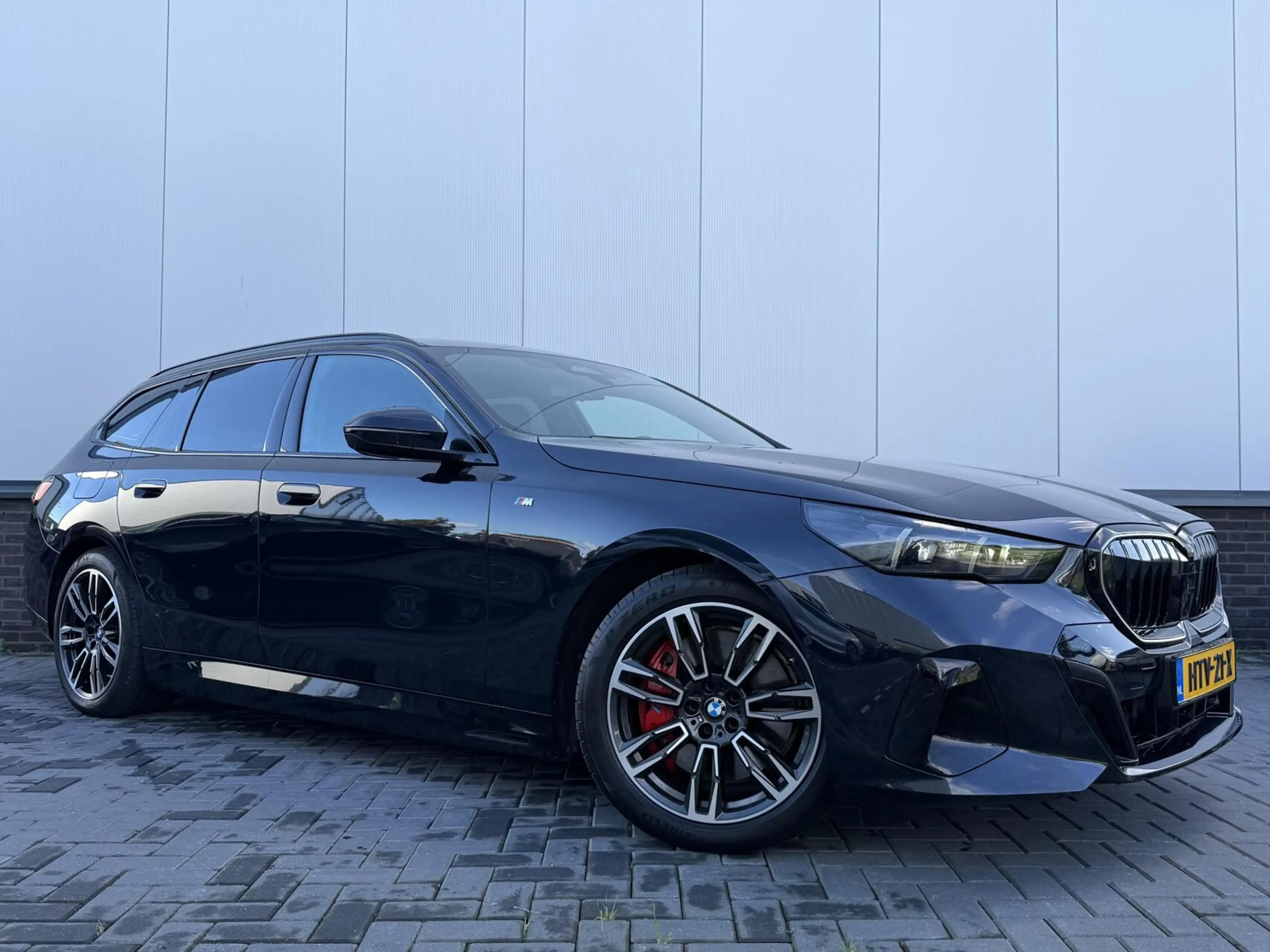 BMW i5 Touring eDrive40 M Sport Edition 84 kWh — photo 2