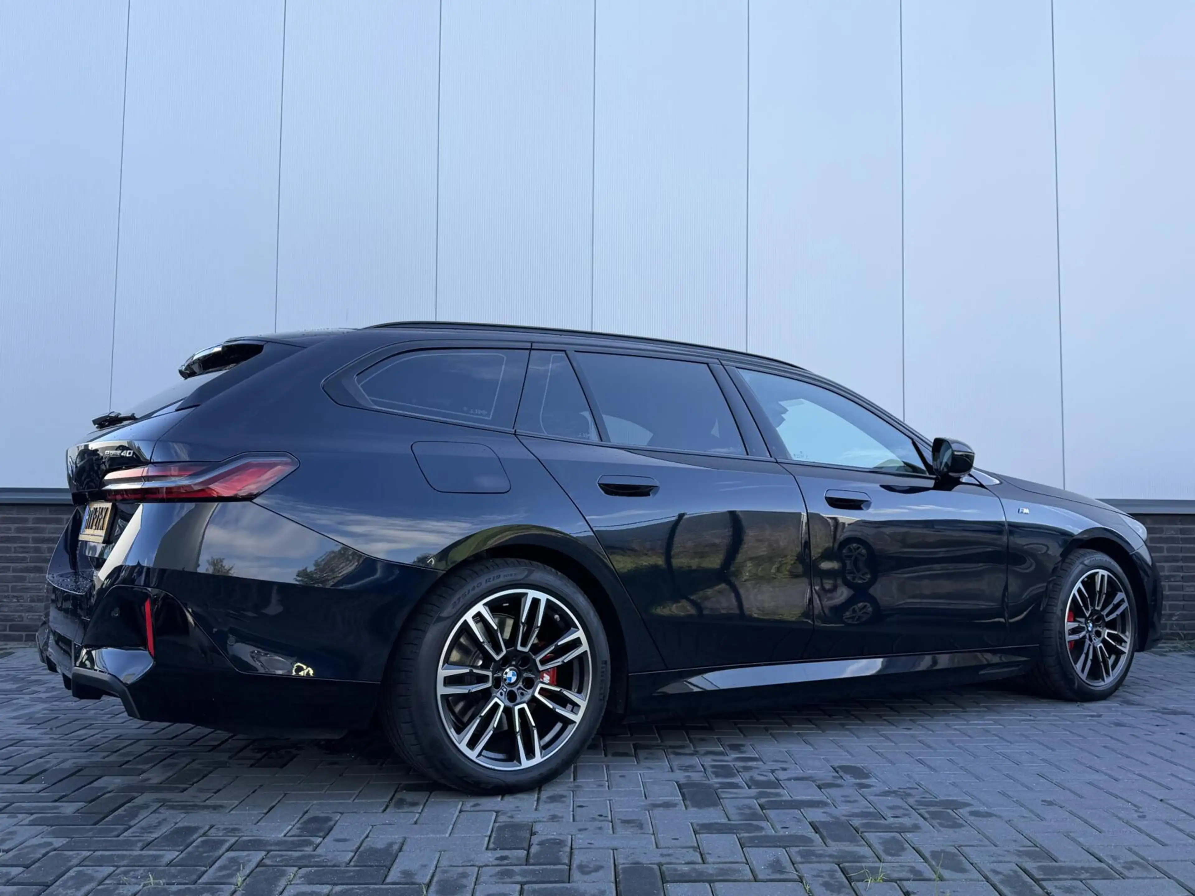 BMW i5 Touring eDrive40 M Sport Edition 84 kWh — photo 5