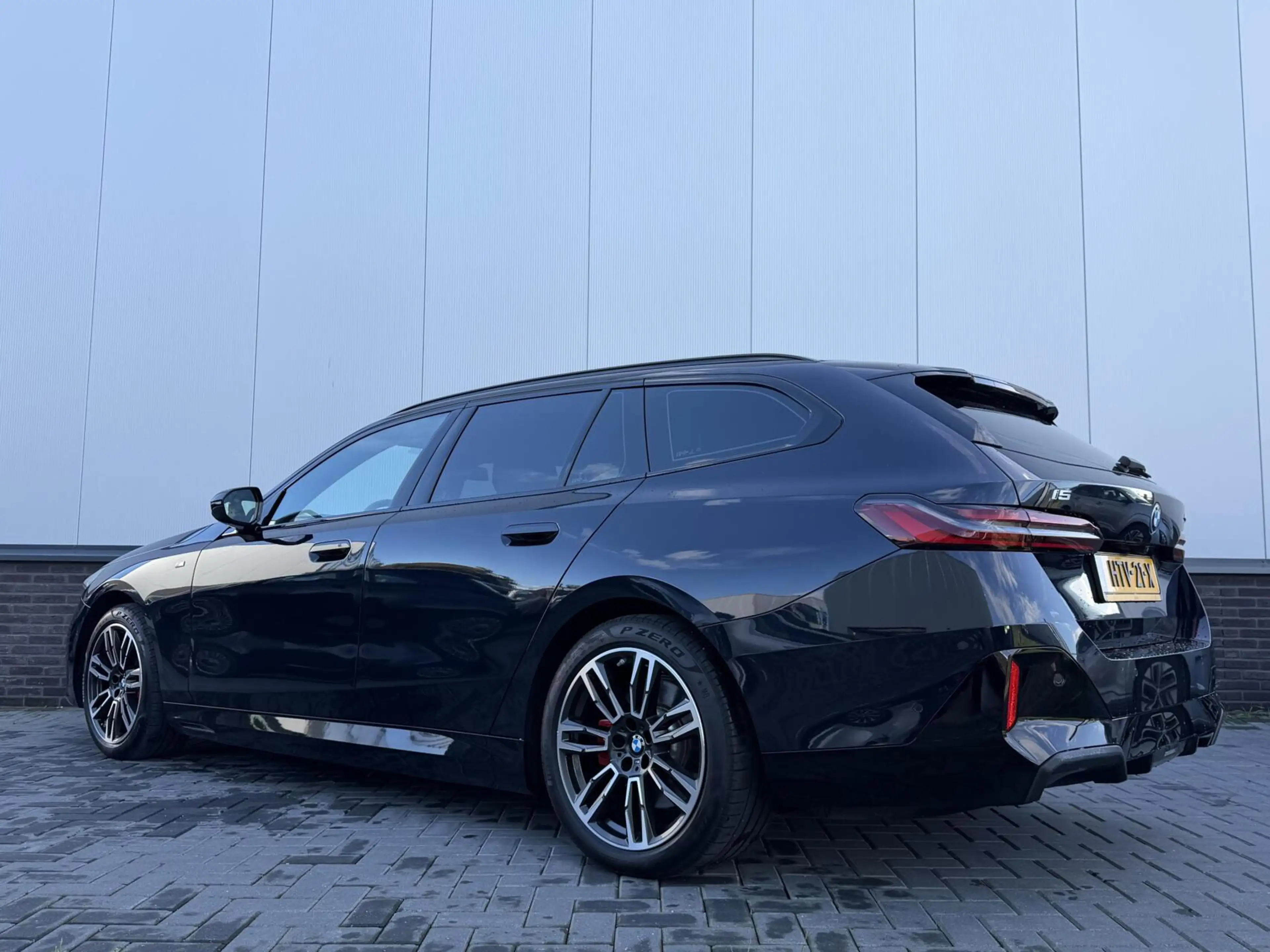 BMW i5 Touring eDrive40 M Sport Edition 84 kWh — photo 6
