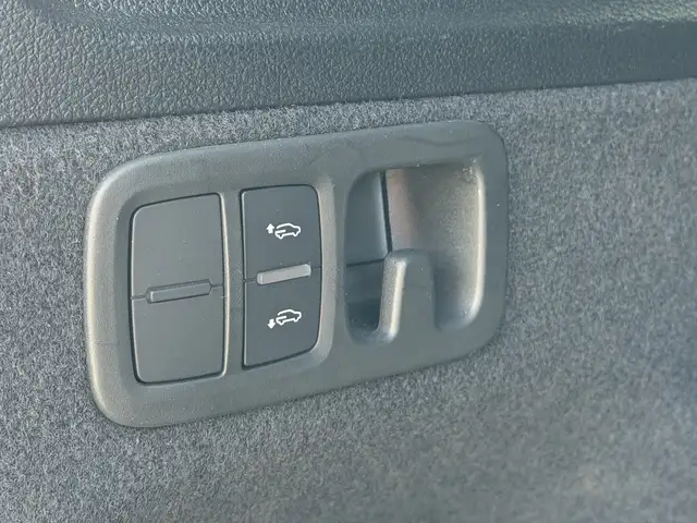 Audi Q7 view 13