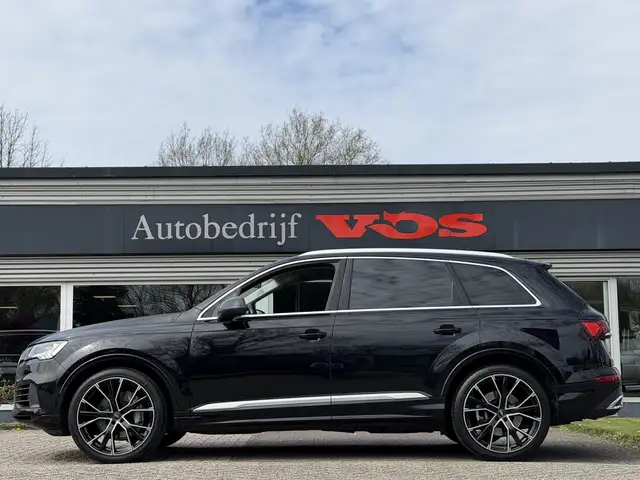 Audi Q7 view 3