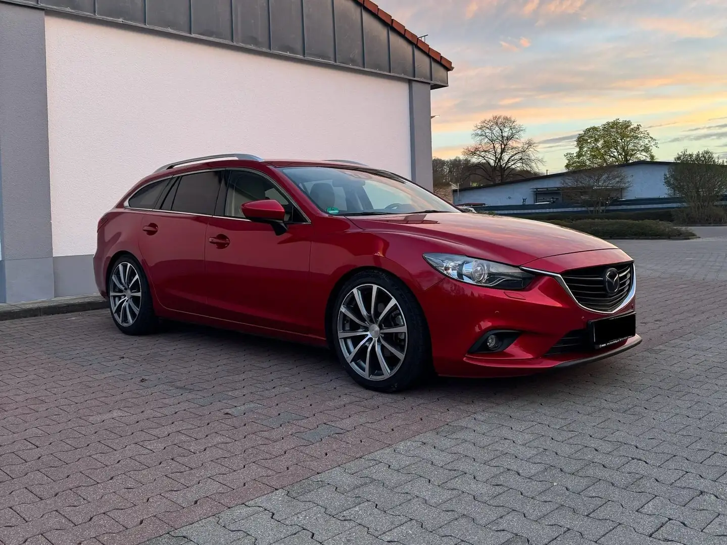 Mazda 6 2.2 Kombi SKYACTIV-D Aut. Sports-Line Rot - 1
