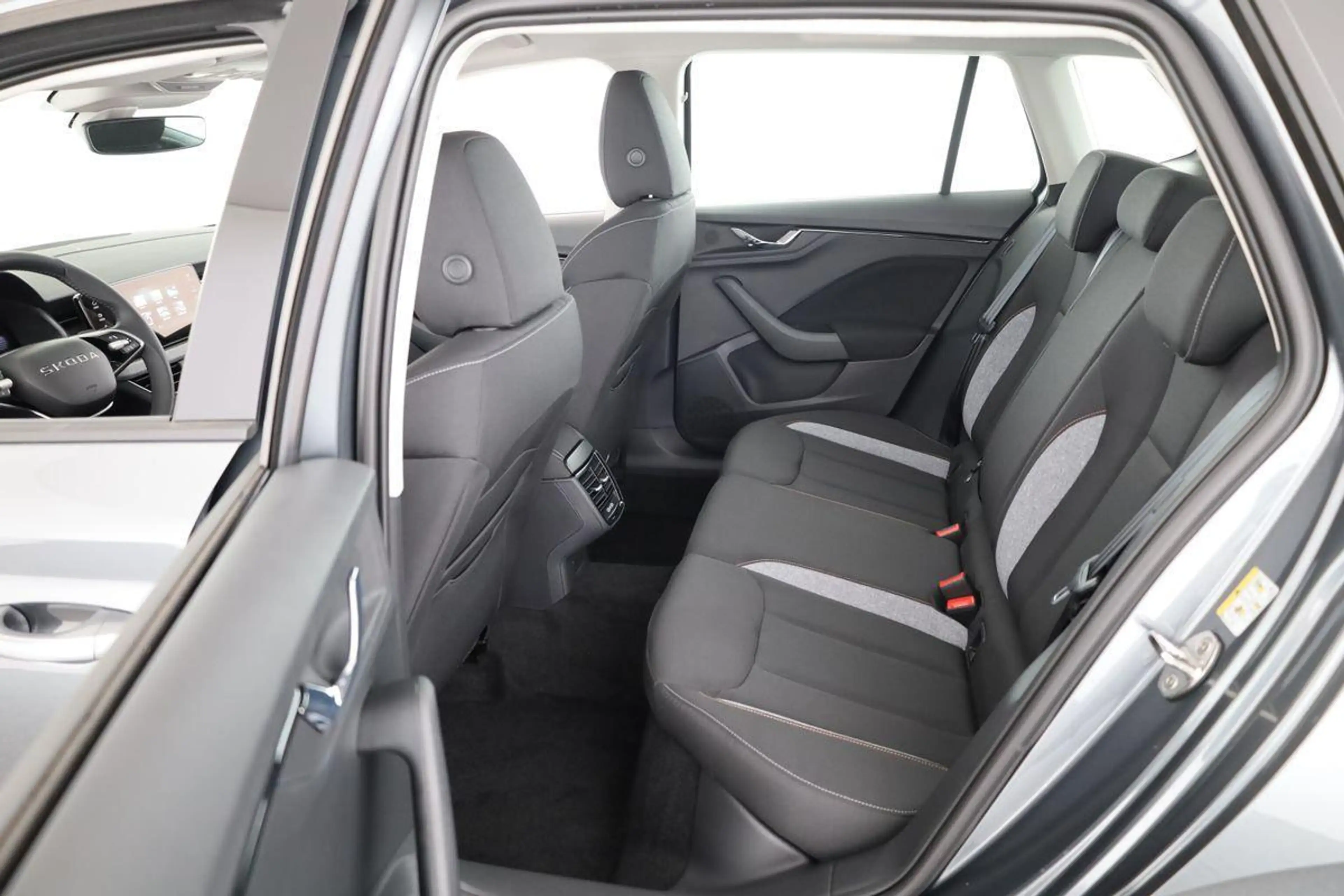 Skoda Kamiq Selection 1.5 TSI DSG Selection, LED, Kamera, 1... — photo 11