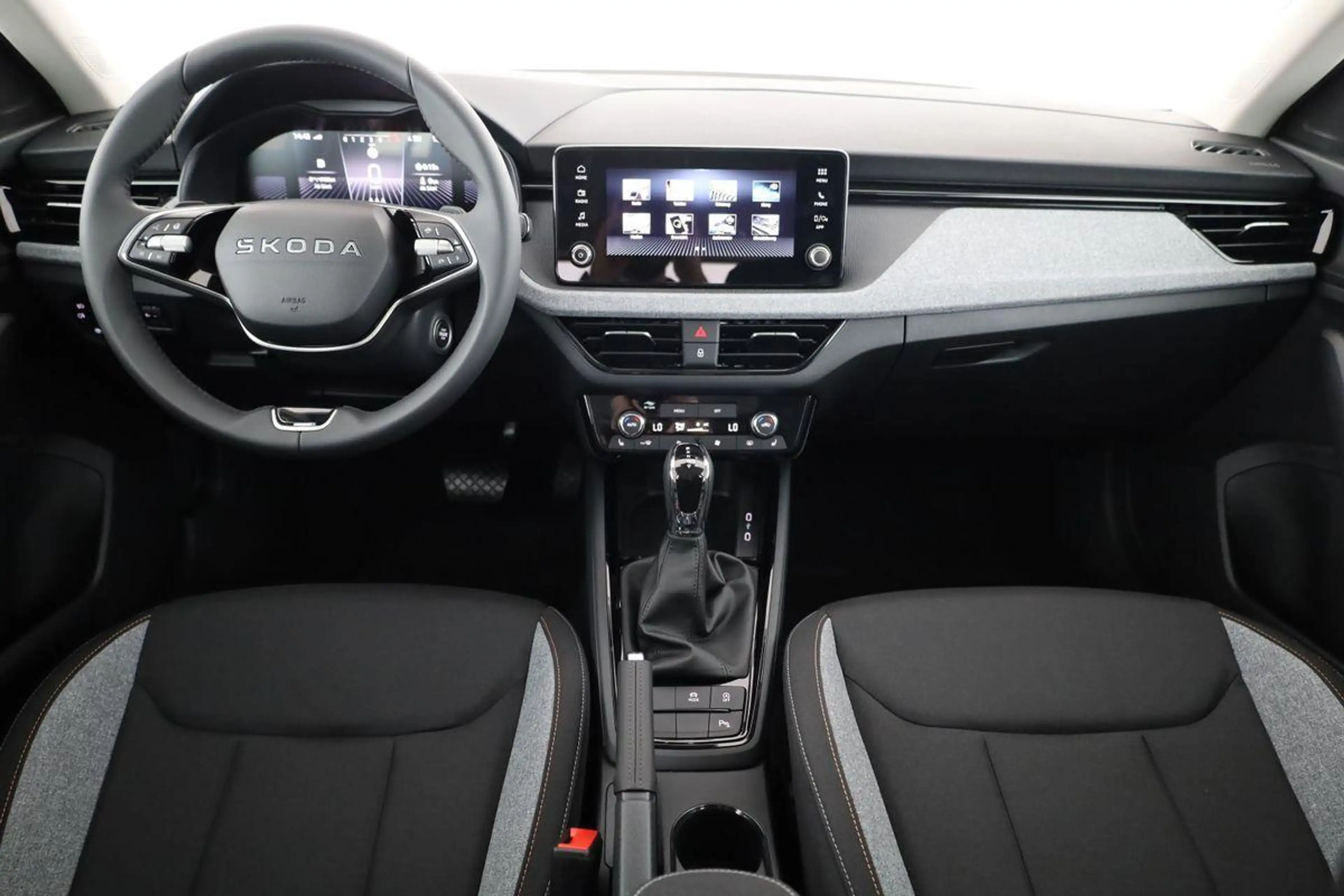 Skoda Kamiq Selection 1.5 TSI DSG Selection, LED, Kamera, 1... — photo 4