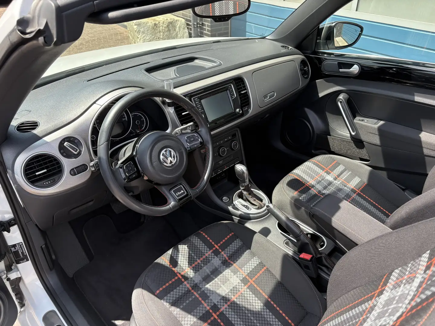 Volkswagen Beetle Cabriolet 1.4 TSI Sport BlueMotion, climate/cruise Wit - 2