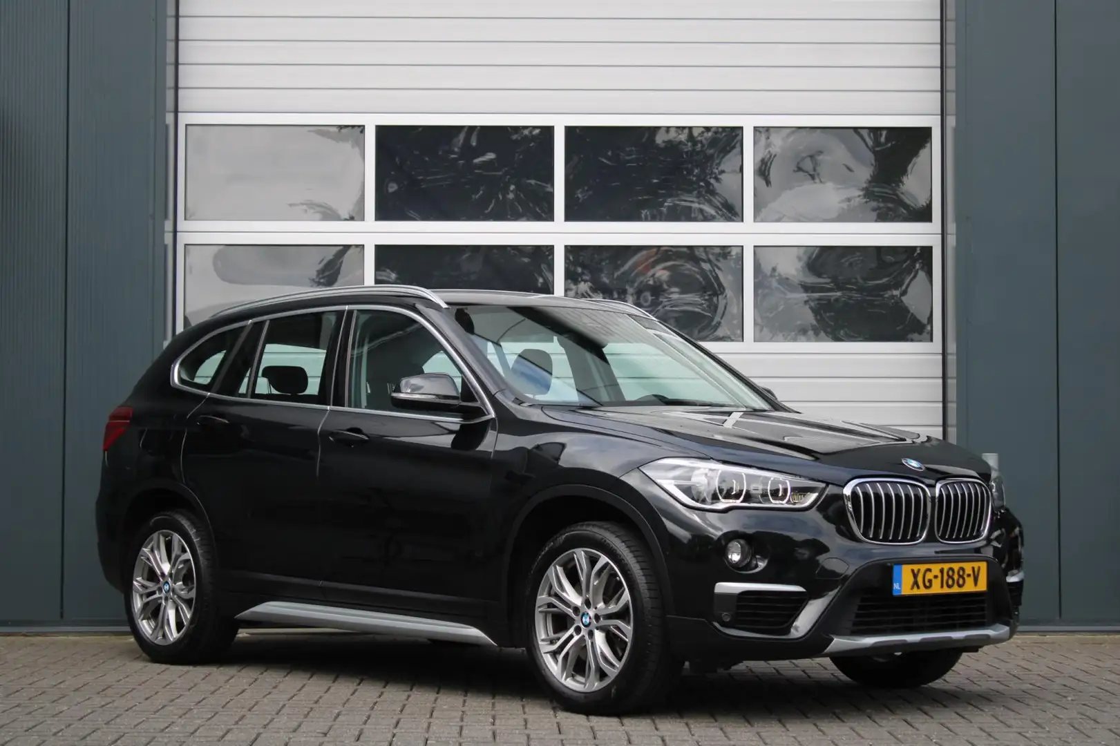 BMW X1 SDrive20i Orange Edition II 192pk Head-Up/Stoelver Noir - 1