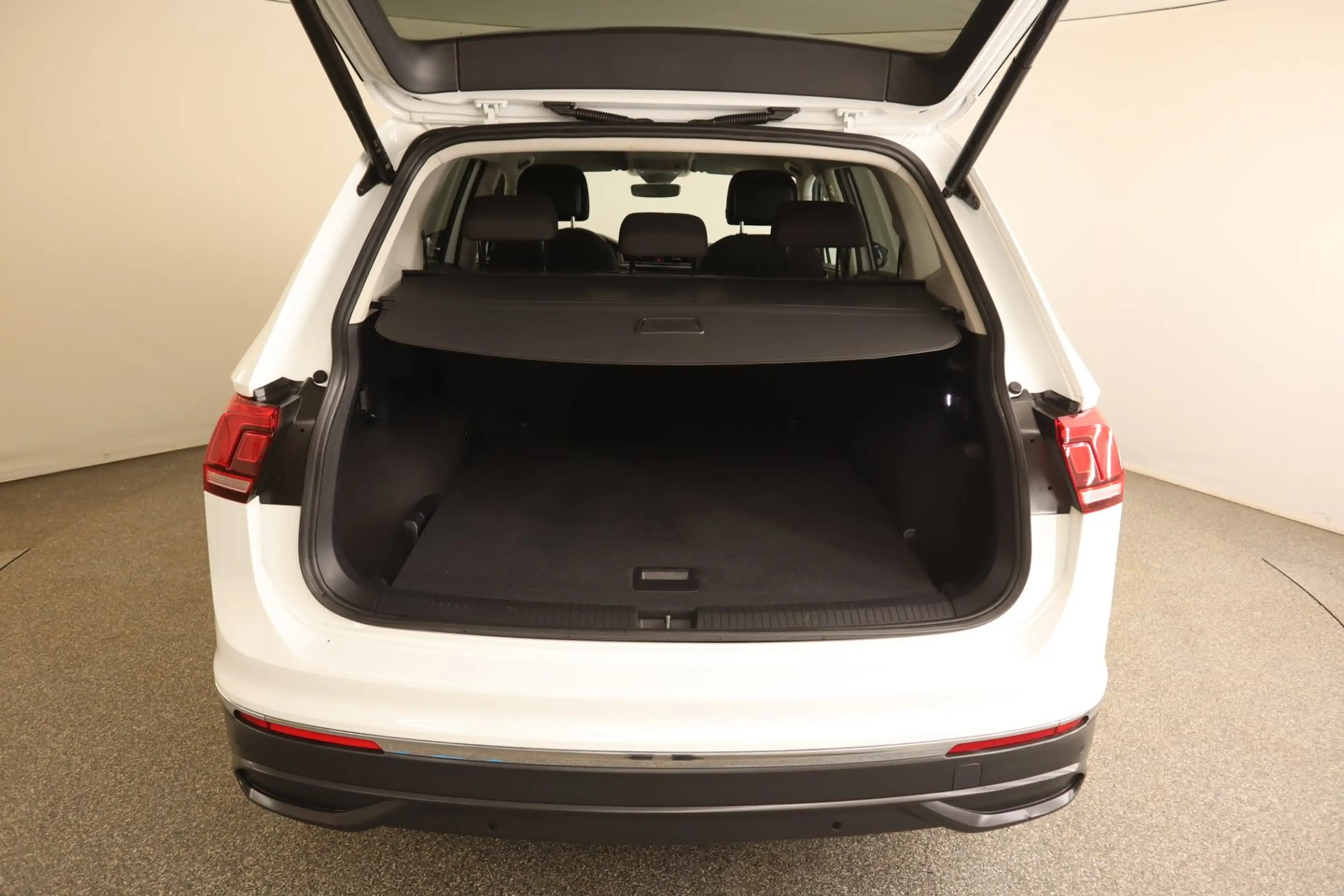 Volkswagen Tiguan Allspace Life TDI DSG — photo 10