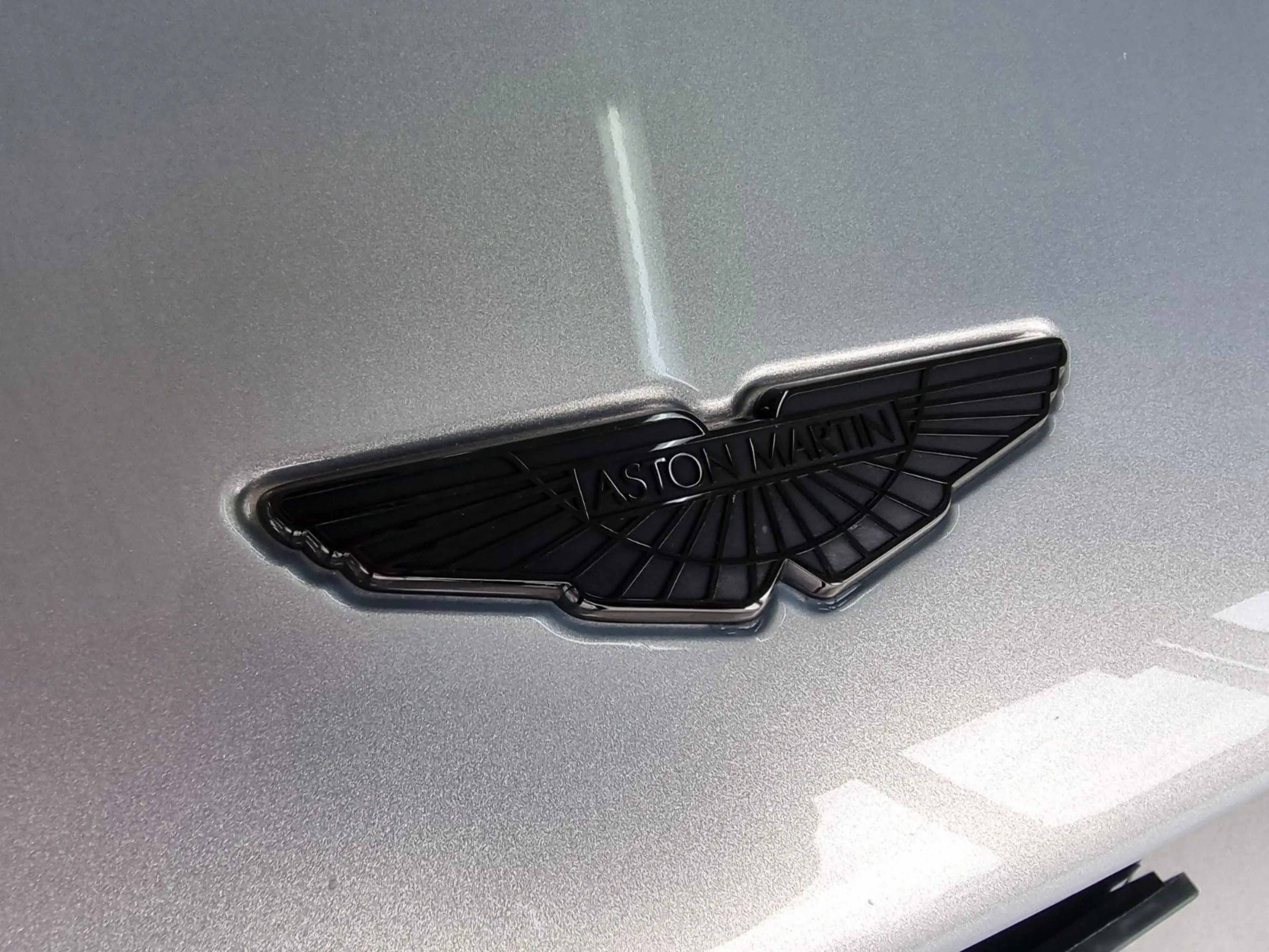 Aston Martin DB11 4.0 V8 Volante/Lighting Silver/Like new! — photo 11