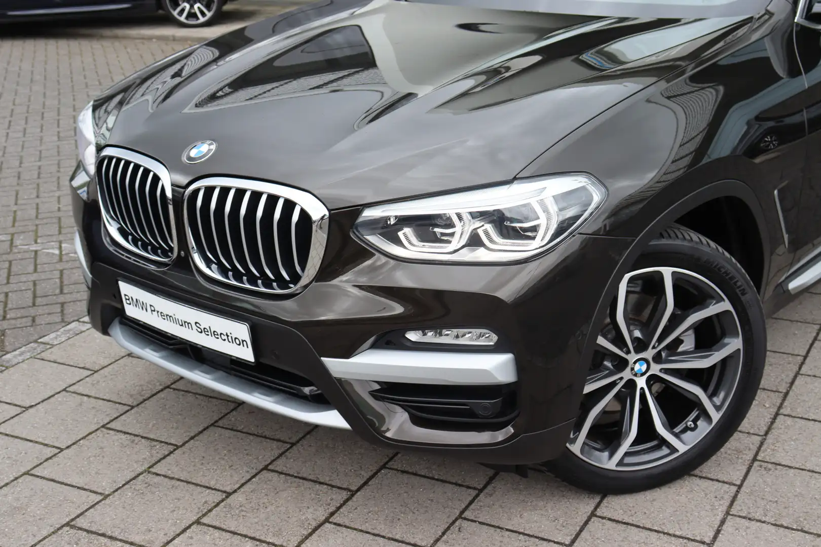 BMW X3 xDrive20i High Executive xLine Automaat / Panorama Bruin - 2