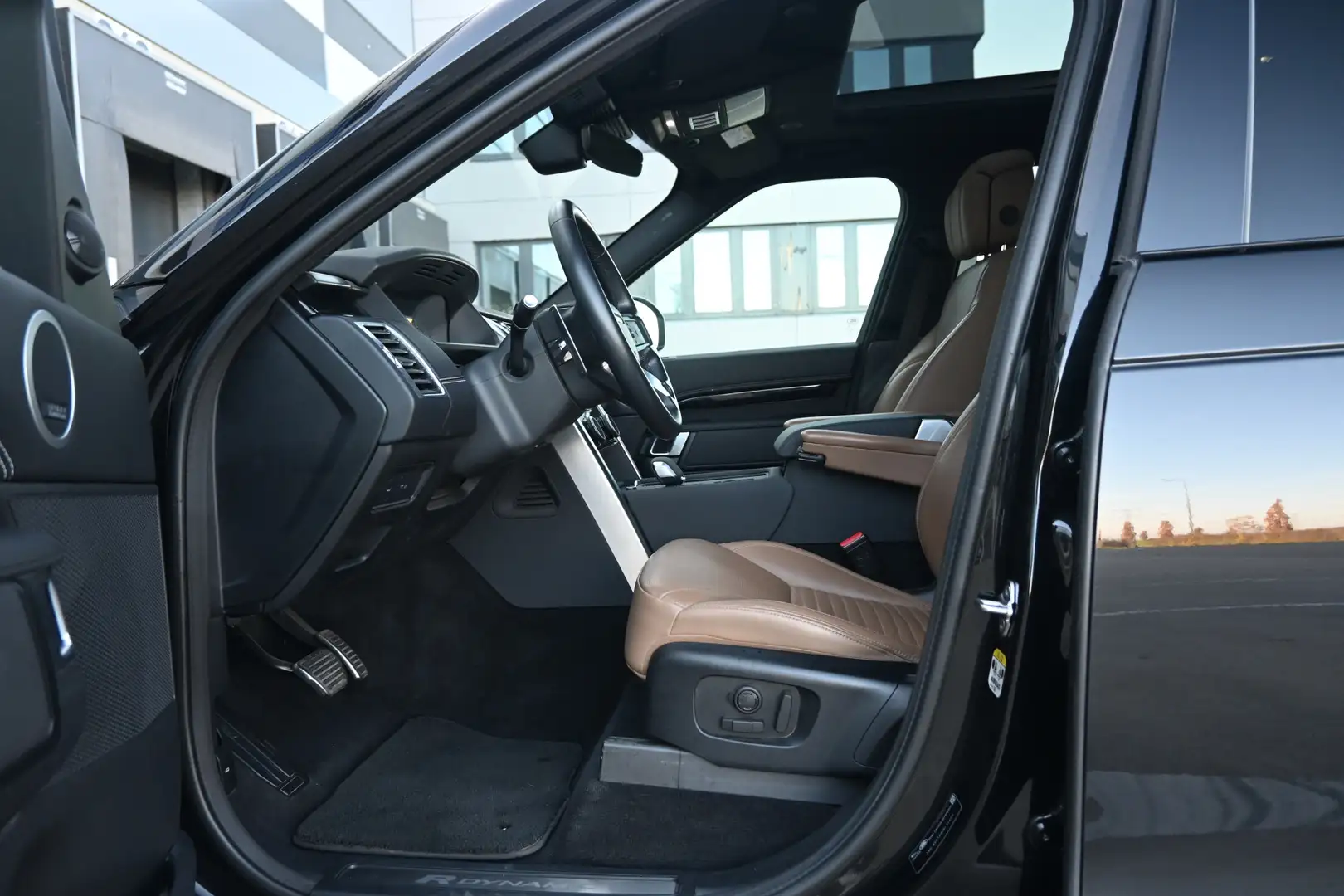 Land Rover Discovery 3.0 P360 Dynamic HSE 7p. Noir - 2