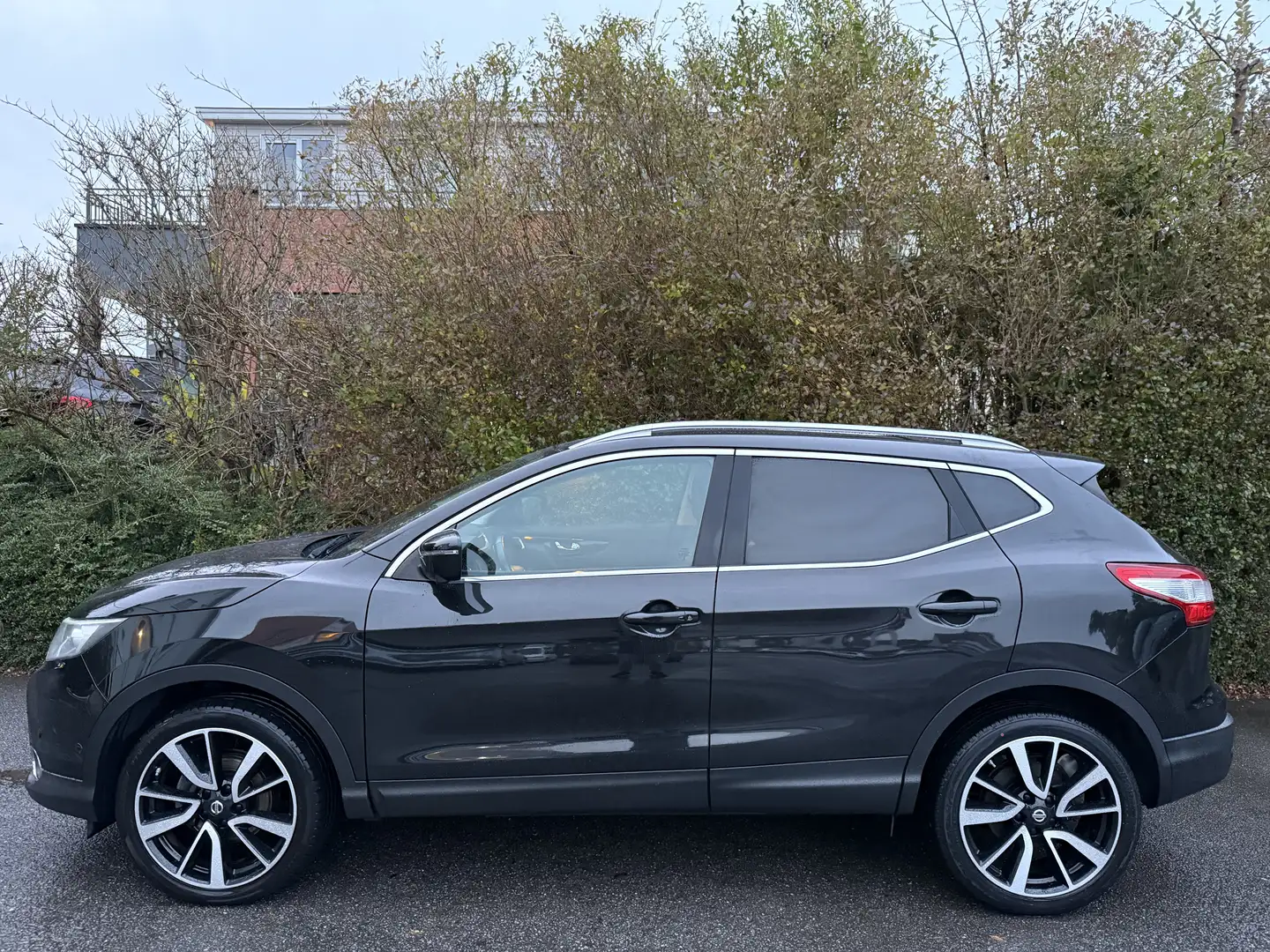 Nissan Qashqai 1.5 dCi+NAVI+CAMERA 360+CUIR+SIEG CHAUF+TOIT PANO Negro - 2