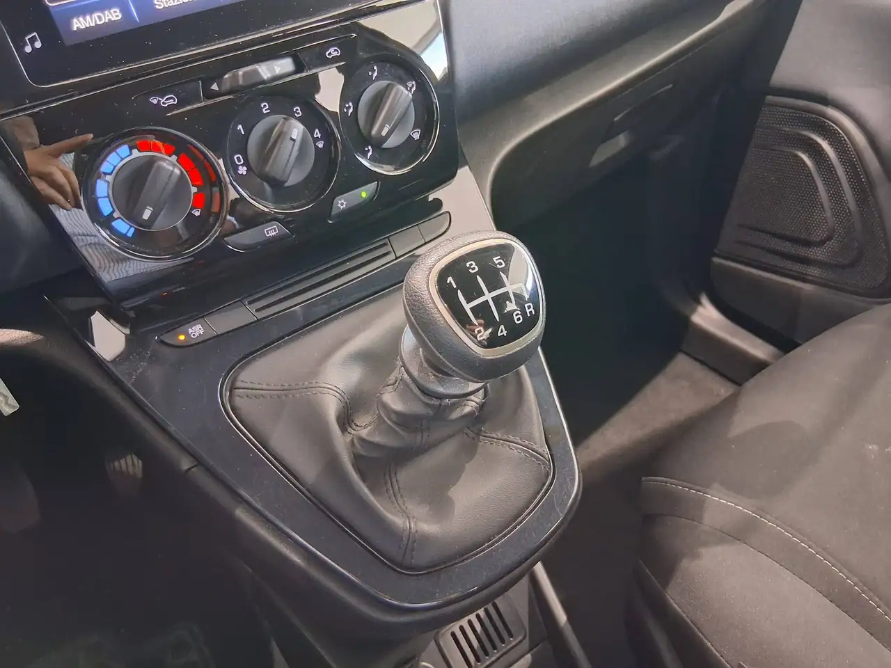 Lancia Ypsilon 2023 — фото 11