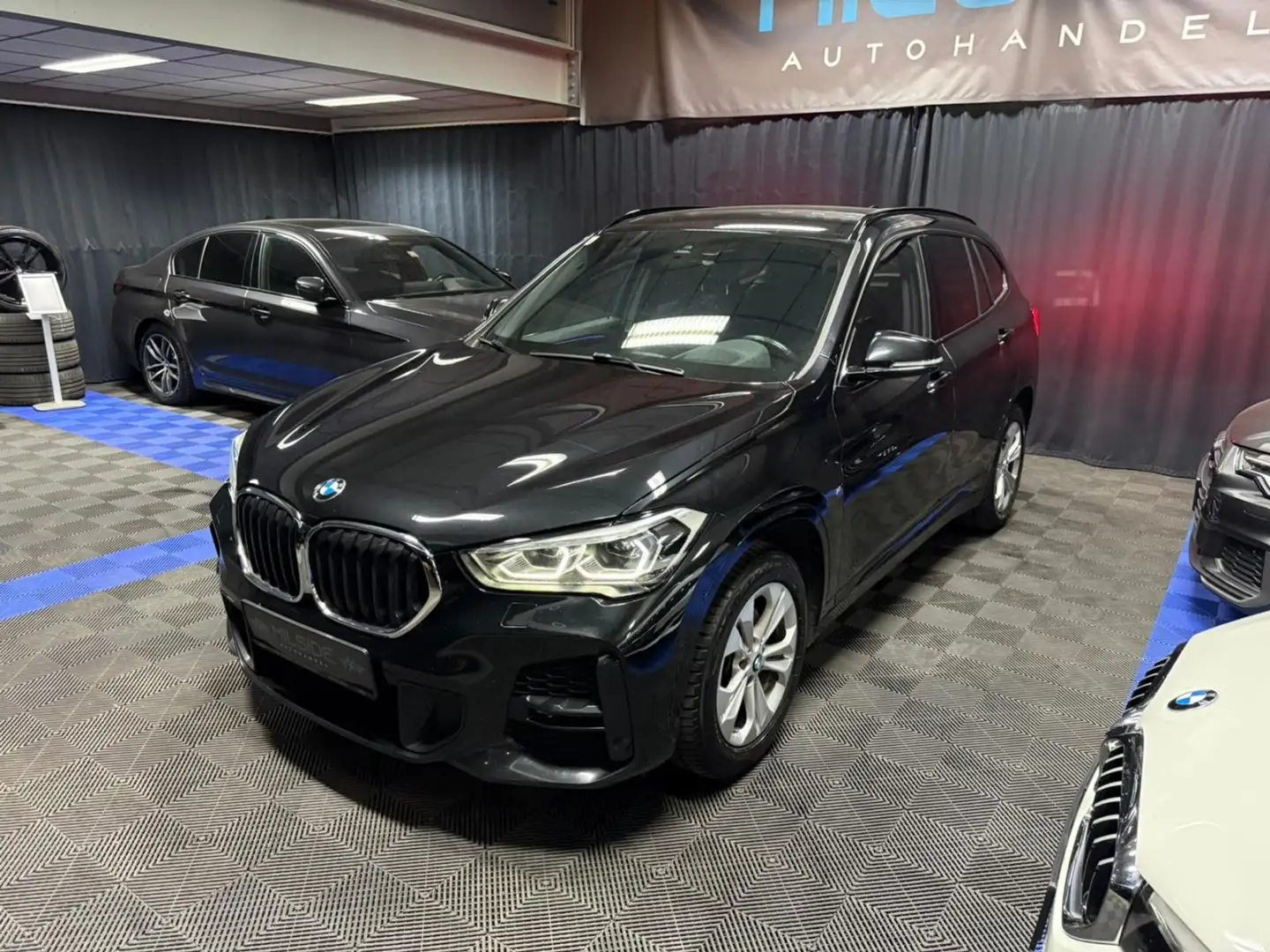 BMW X1 sDrive18d Schwarz - 2