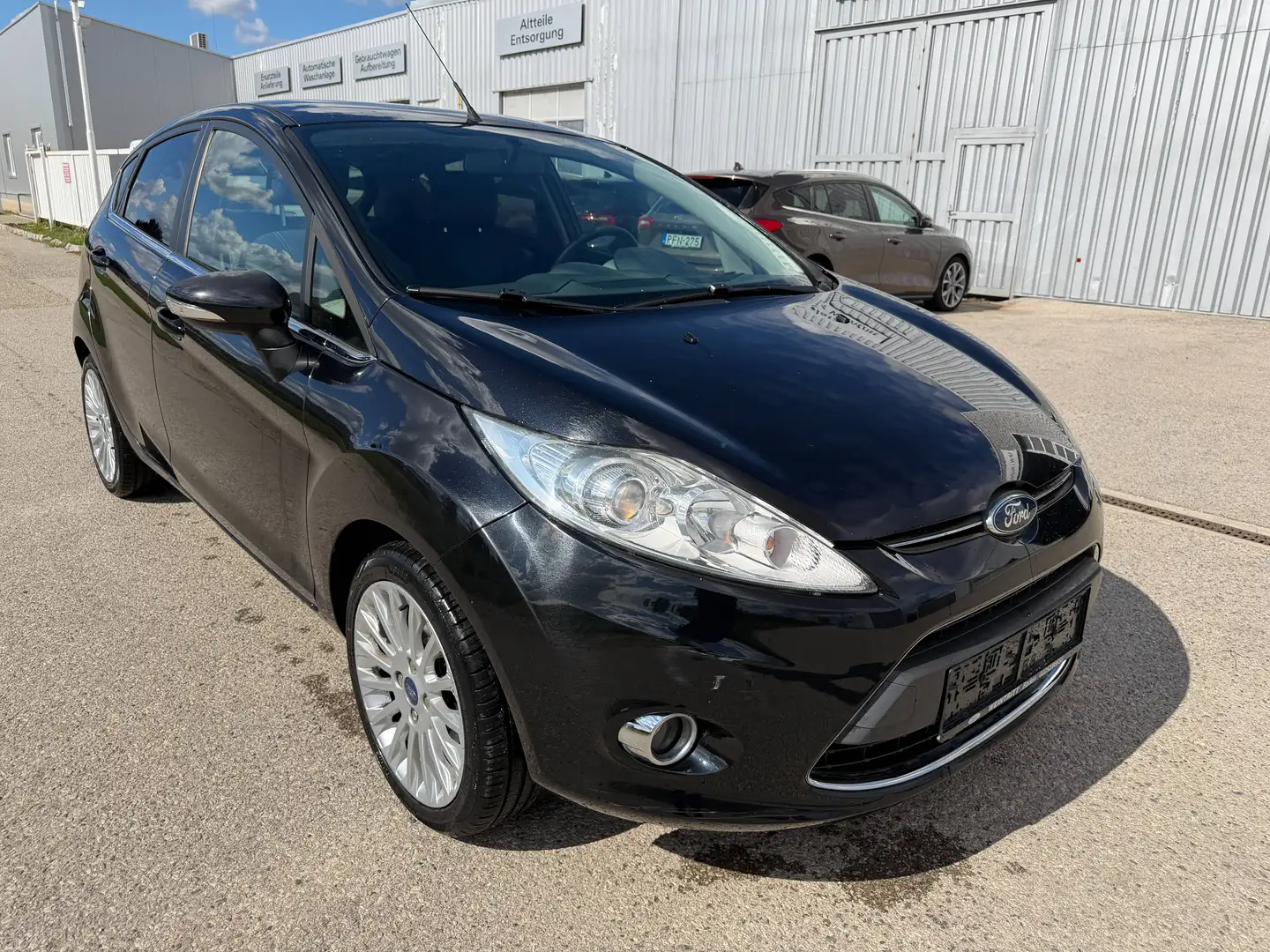 Ford Fiesta 1.25i Titanium Schwarz - 1
