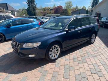 D4 Kombi Momentum NAVI, Leder, AHK