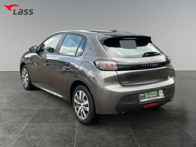 Peugeot 208 view 4
