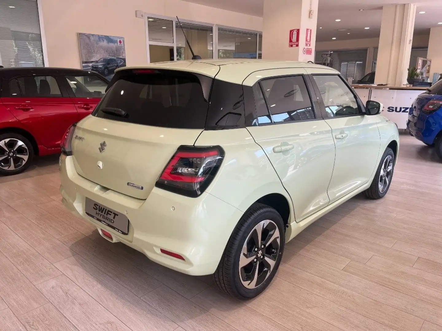 Suzuki Swift 1.2 Hybrid 4WD AllGrip Top Arancione - 2