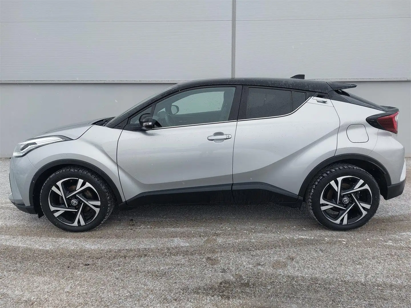 Toyota C-HR - 1,8 l Hybrid 4x2, Active Dr., CVT Silber - 2