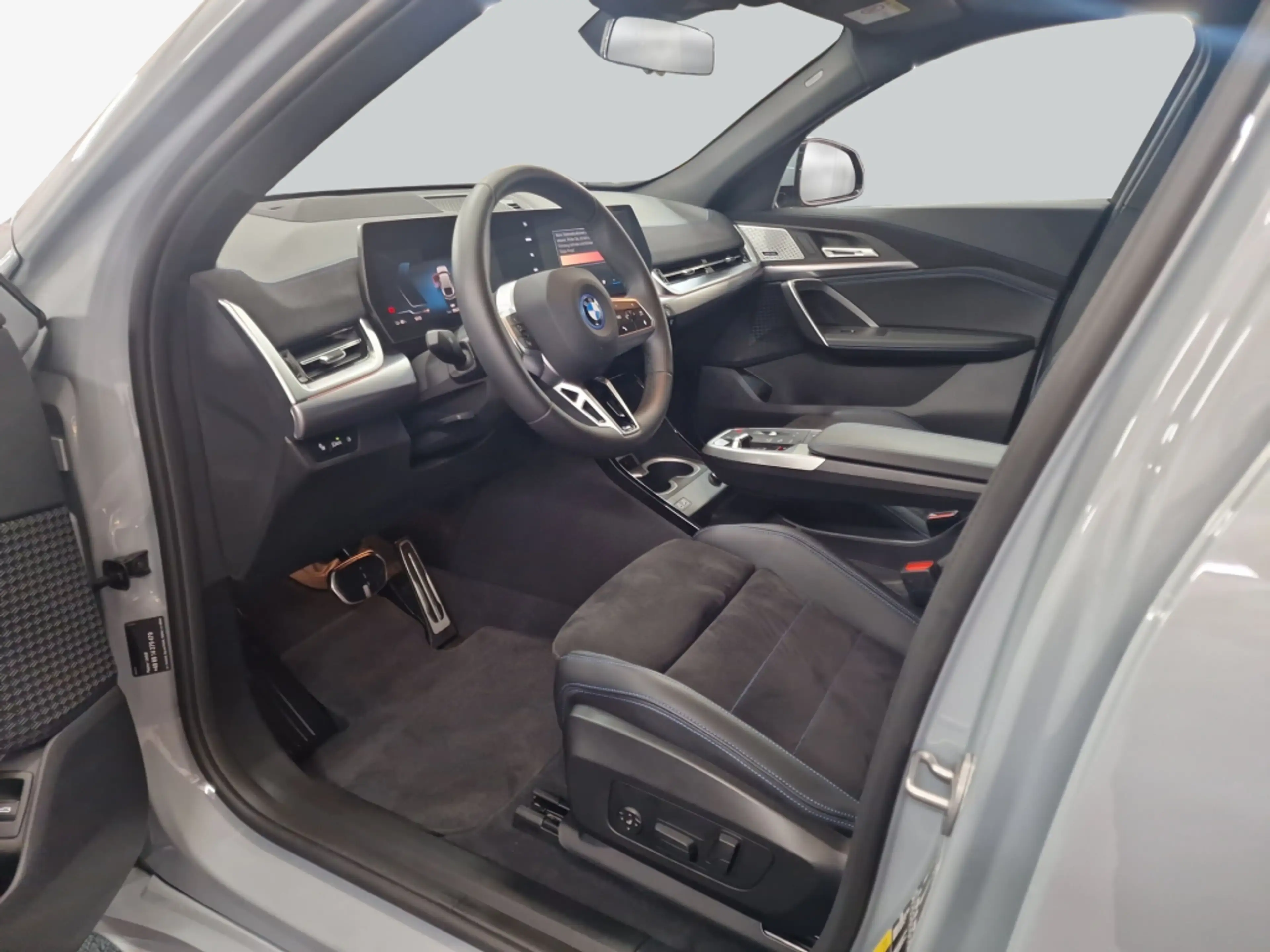 BMW iX2 eDrive20 M-PaketPro AHK LED HeadUp H&K — photo 10