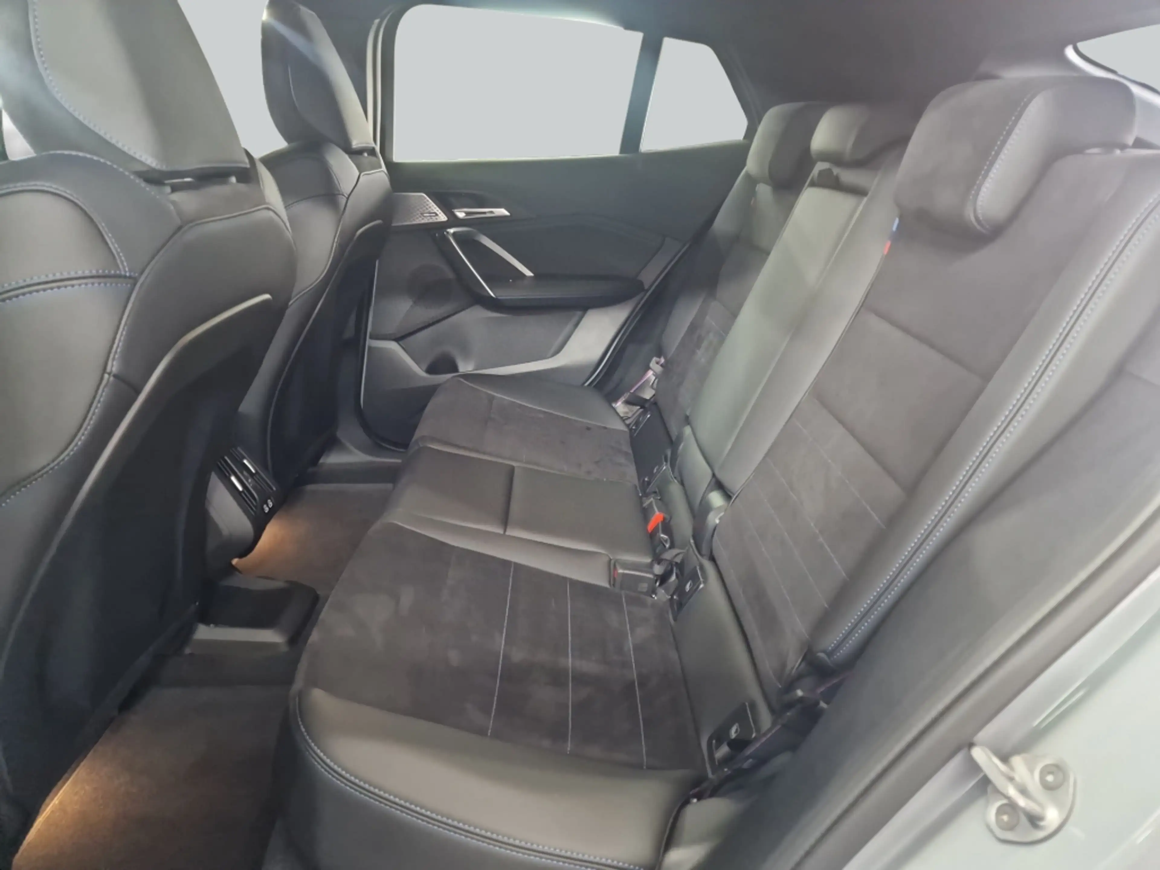 BMW iX2 eDrive20 M-PaketPro AHK LED HeadUp H&K — photo 12