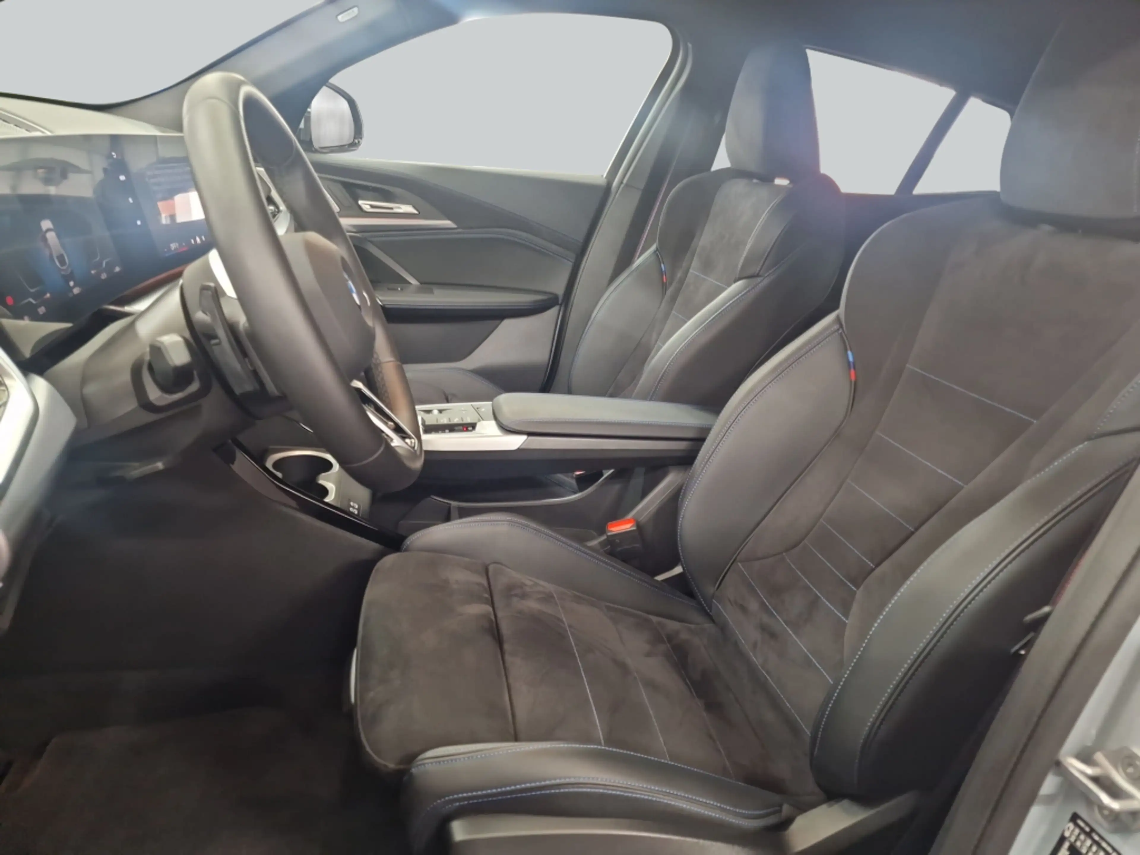BMW iX2 eDrive20 M-PaketPro AHK LED HeadUp H&K — photo 11