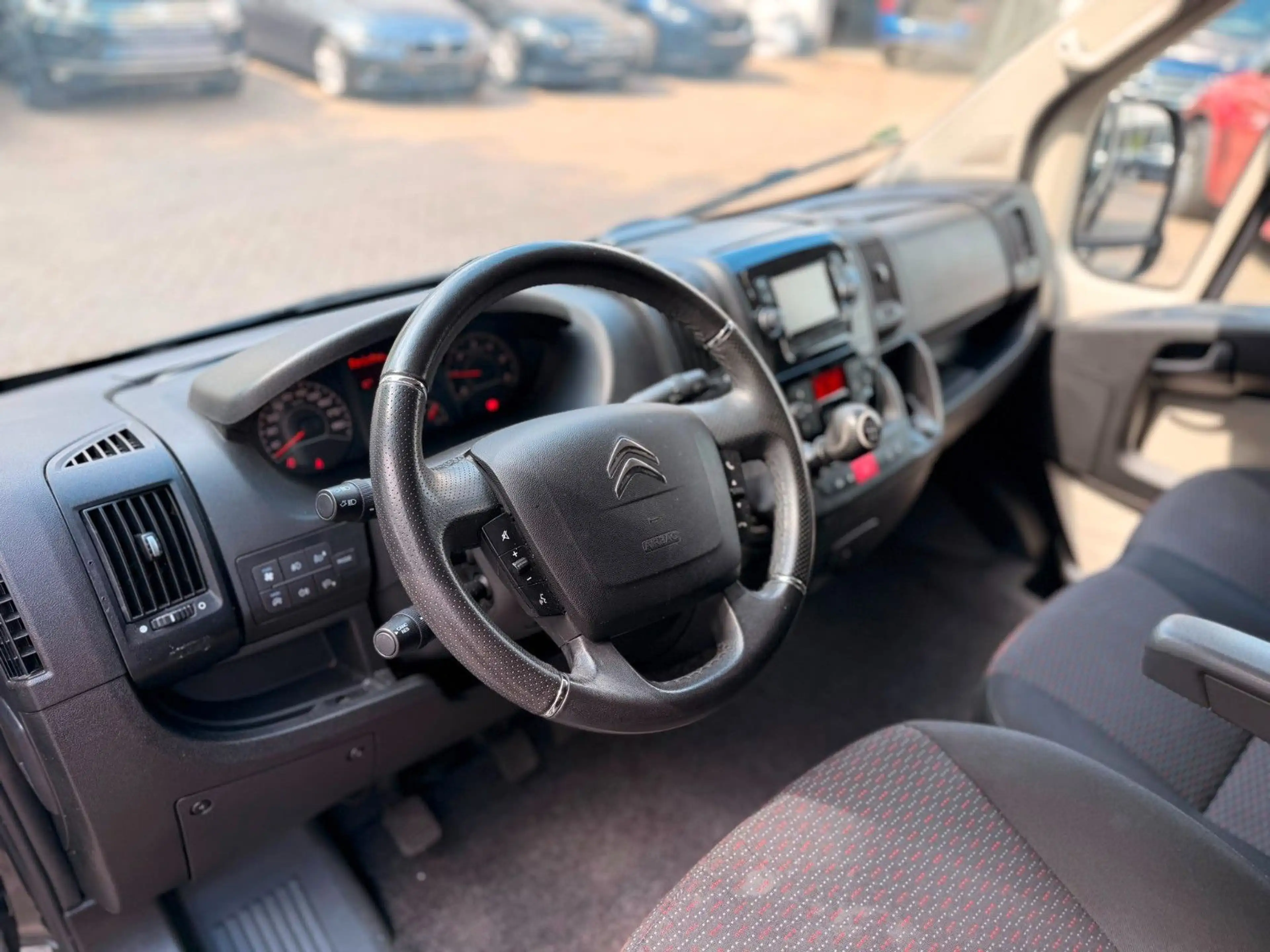 Citroen Jumper Kombi 33 L2H2 Live 9 Sitzer mit Rampe — photo 12